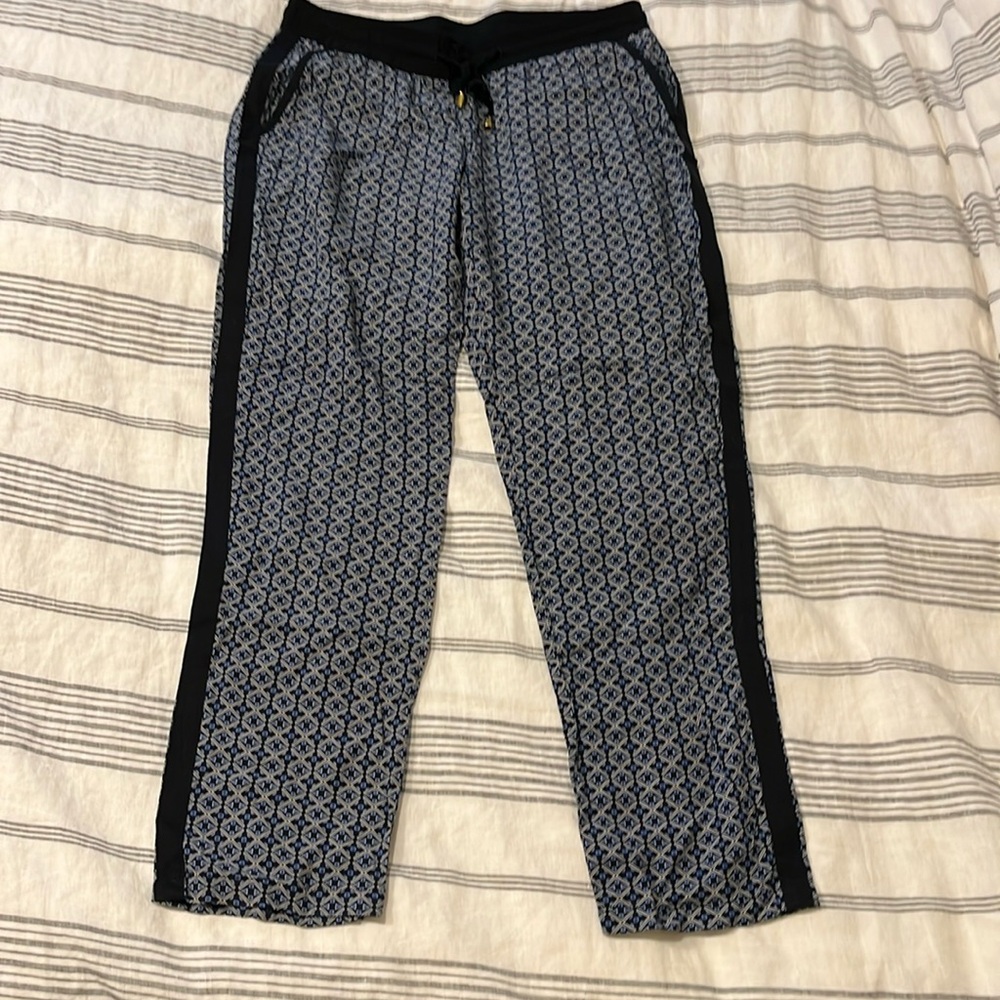 Seraphine maternity black pattern drawstring pants in size US 6